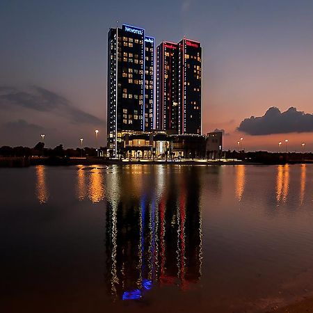 Hotel Ibis Abu Dhabi Gate Esterno foto