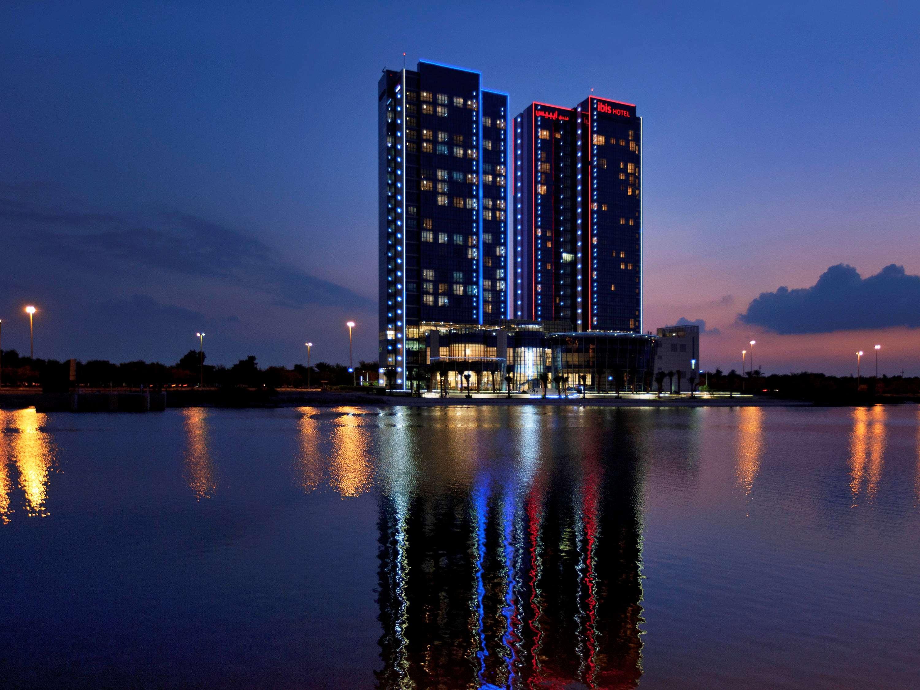 Hotel Ibis Abu Dhabi Gate Esterno foto