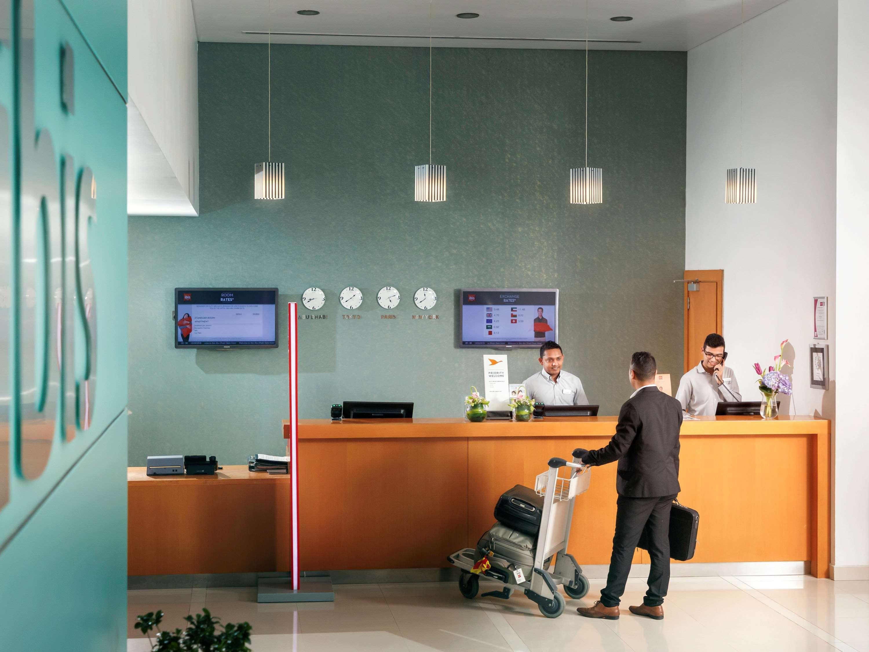 Hotel Ibis Abu Dhabi Gate Esterno foto