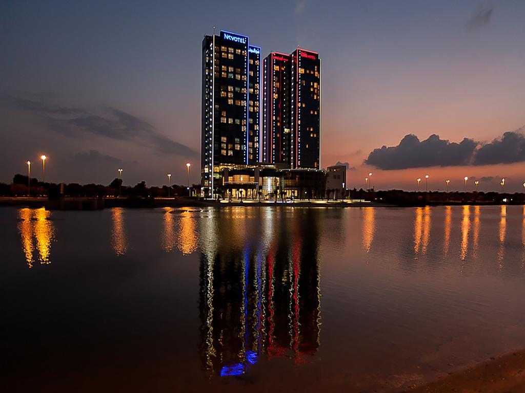 Hotel Ibis Abu Dhabi Gate Esterno foto