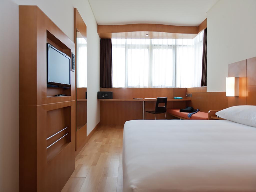 Hotel Ibis Abu Dhabi Gate Esterno foto