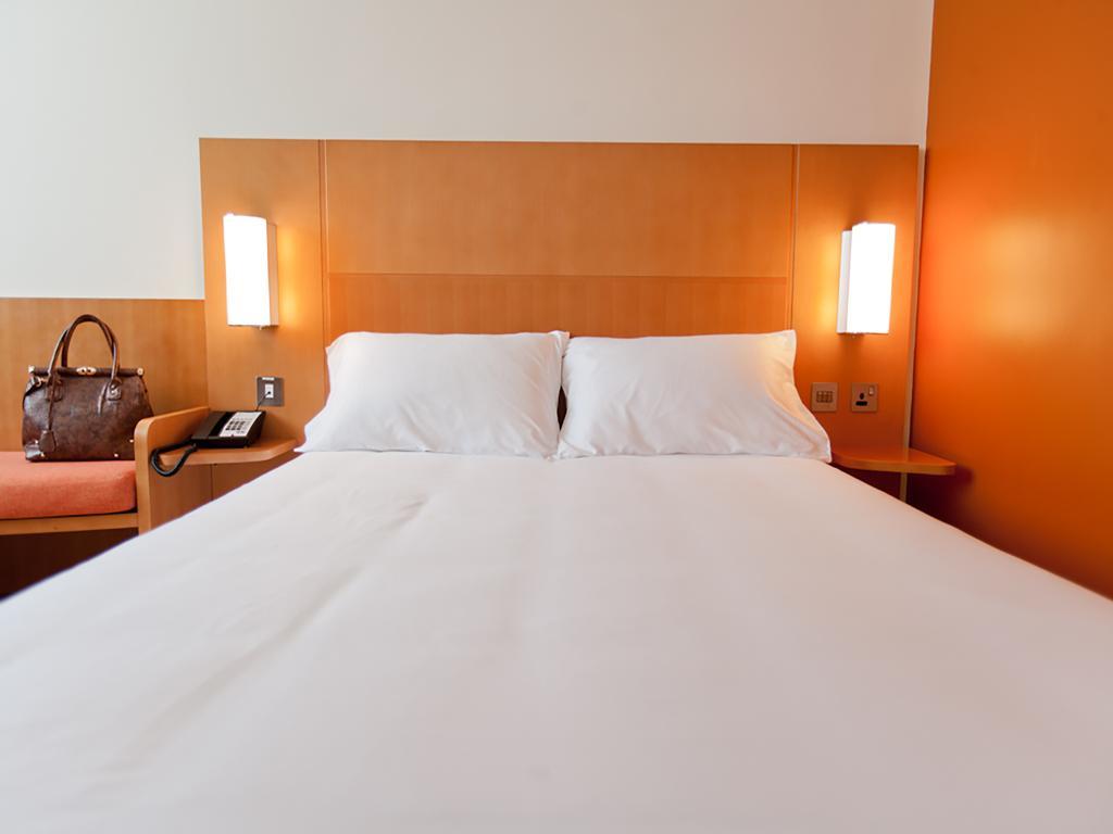 Hotel Ibis Abu Dhabi Gate Esterno foto