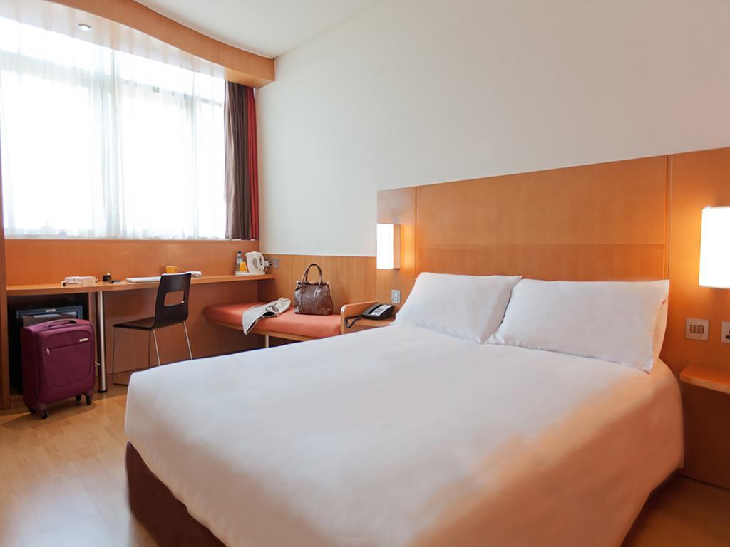Hotel Ibis Abu Dhabi Gate Esterno foto
