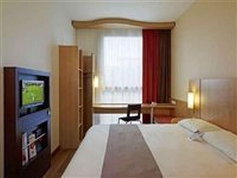 Hotel Ibis Abu Dhabi Gate Esterno foto