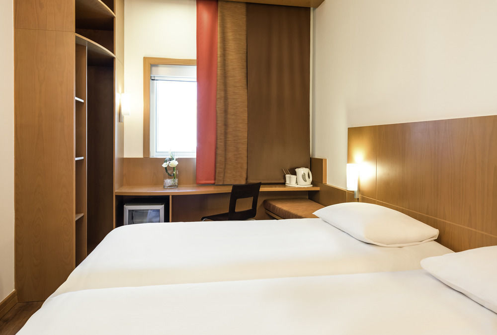 Hotel Ibis Abu Dhabi Gate Esterno foto