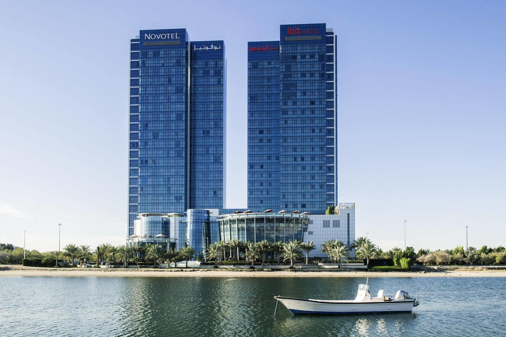 Hotel Ibis Abu Dhabi Gate Esterno foto