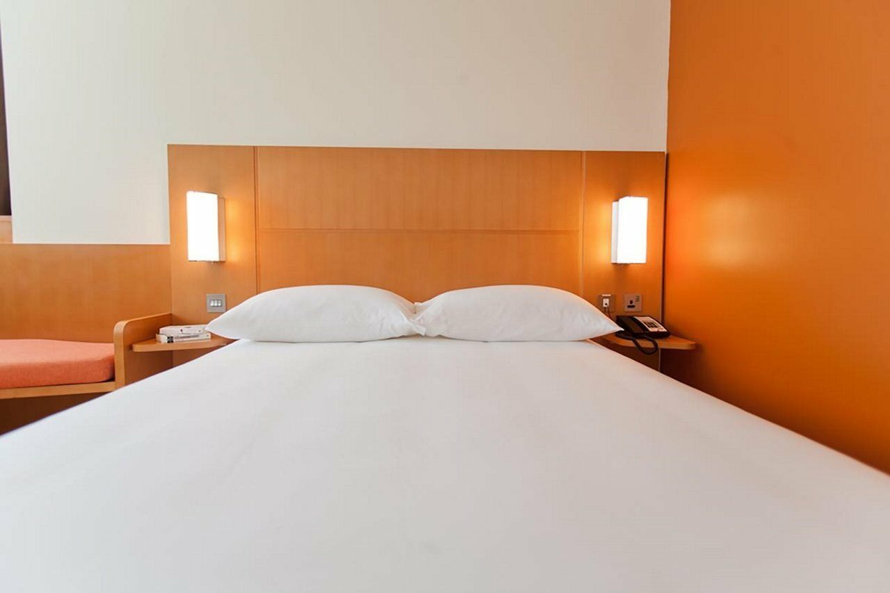 Hotel Ibis Abu Dhabi Gate Esterno foto